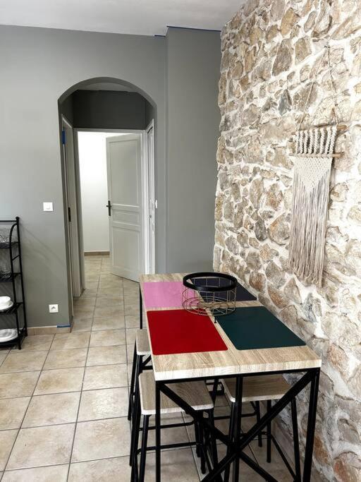 Superbe Appartement Dans Un Mas Ним Екстериор снимка